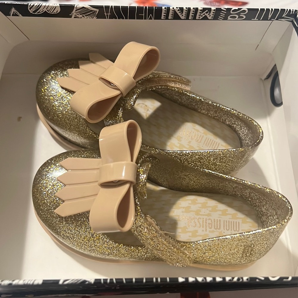 Mini classic baby gold glitter shoes size 6